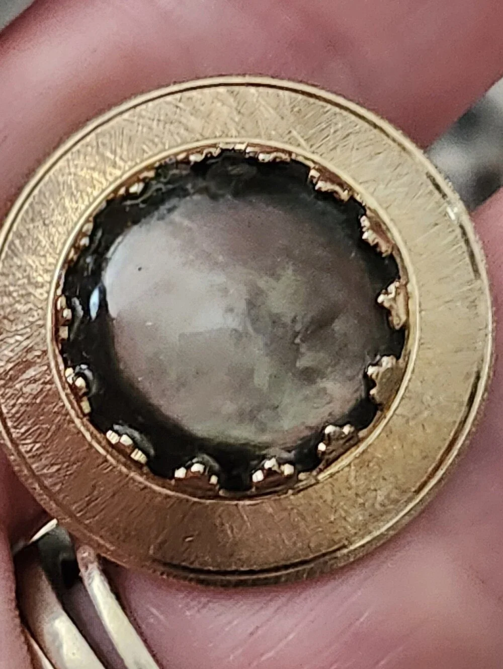 Gold Tone Mother-of-Pearl Round Cuff Links